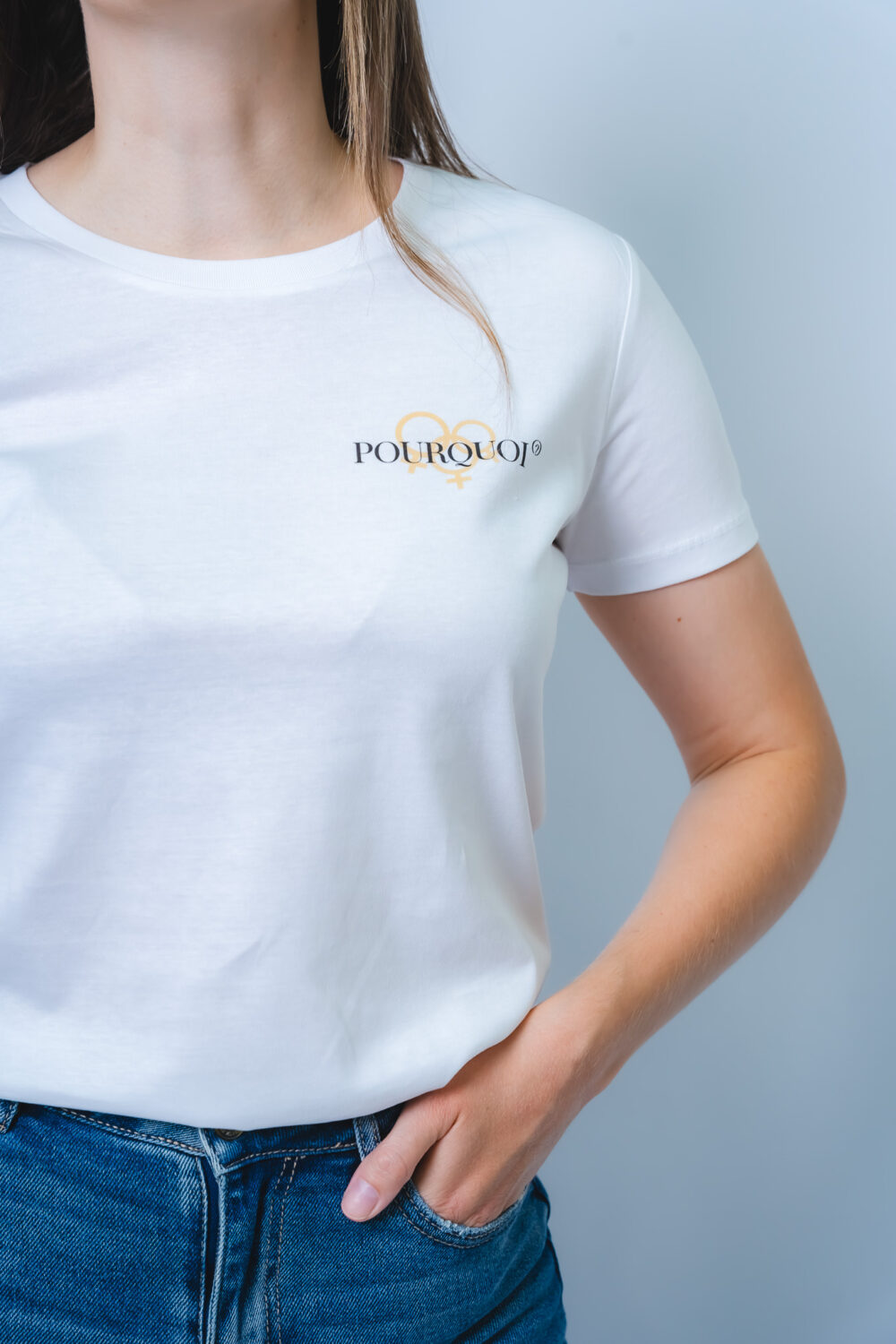 T-shirt col rond <br>"Pourquoi♀️? Parce que c’est mon symbole et j’en suis fière"