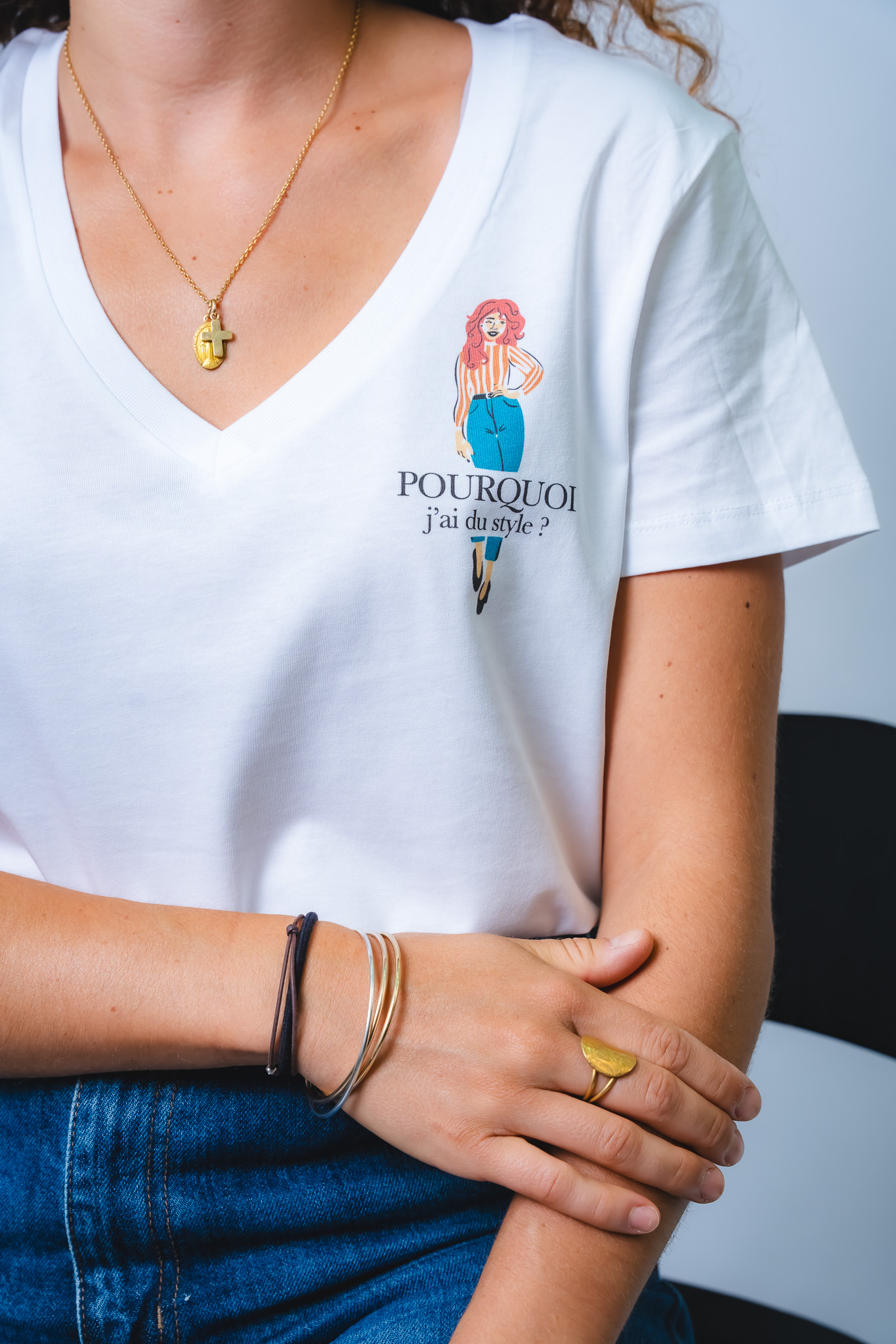 T-shirt col V <br>"Pourquoi j'ai du style ? Parce que c'est le charme à la française"