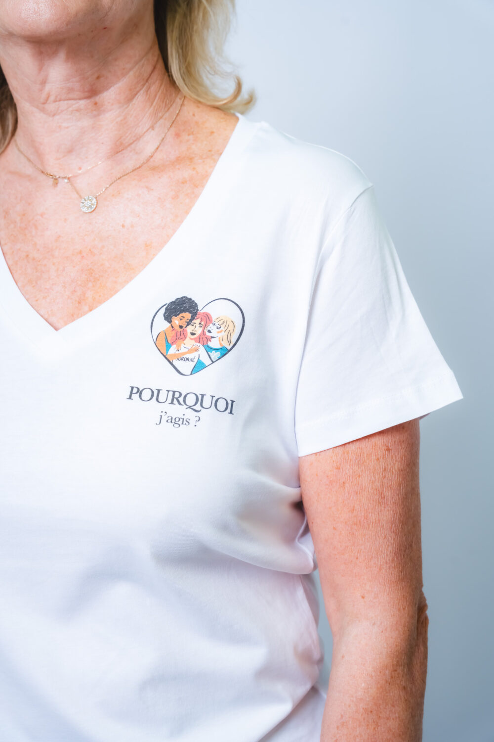 T-shirt col V <br>"Pourquoi j’agis ? Parce que je veux donner du sens à ma vie"