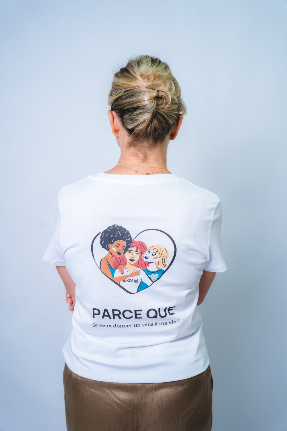 T-shirt col V <br>"Pourquoi j’agis ? Parce que je veux donner du sens à ma vie" – Image 3