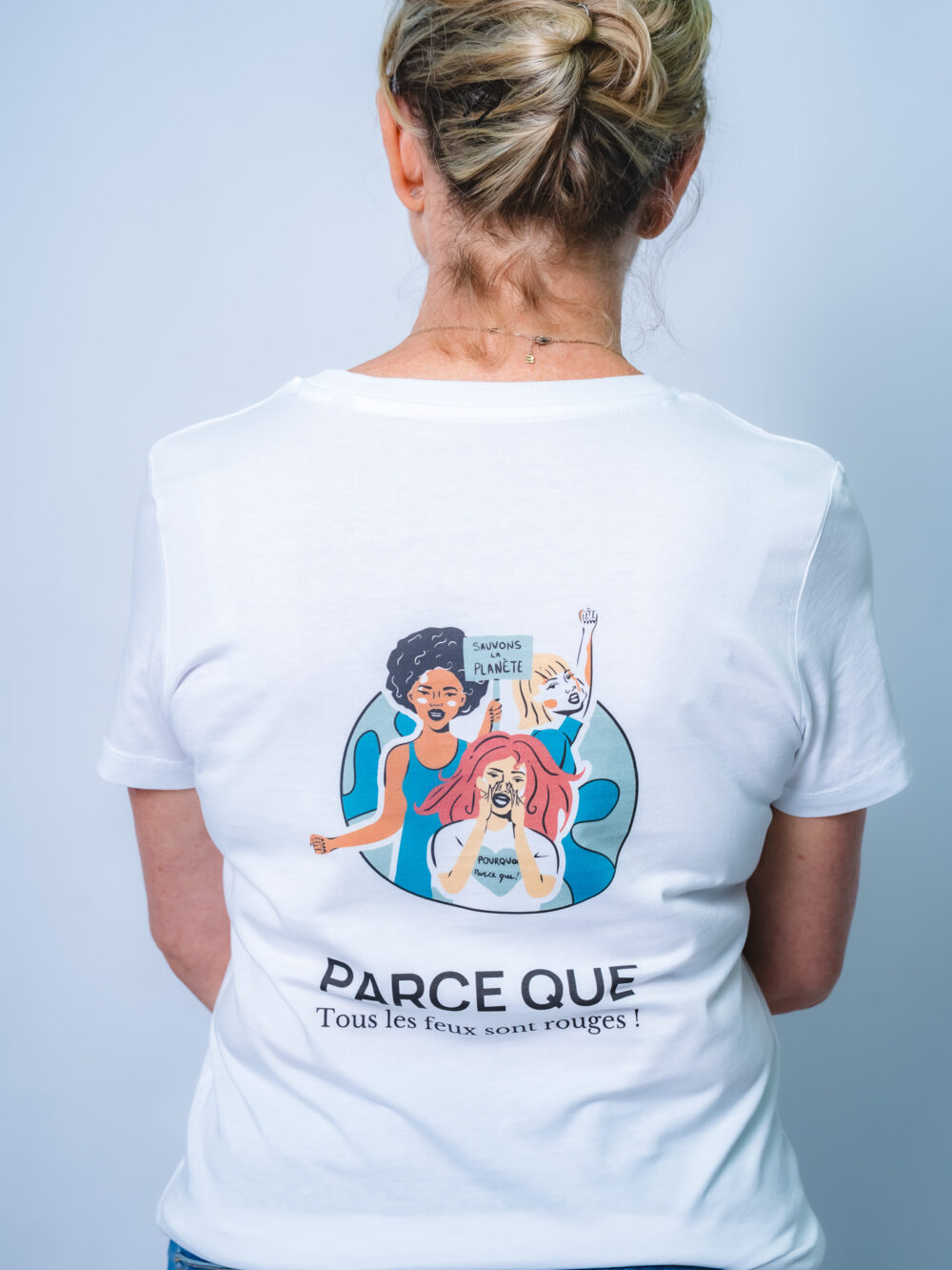 T-shirt col V <br>"Pourquoi je passe au vert ? Parce que tous les feux sont rouges"